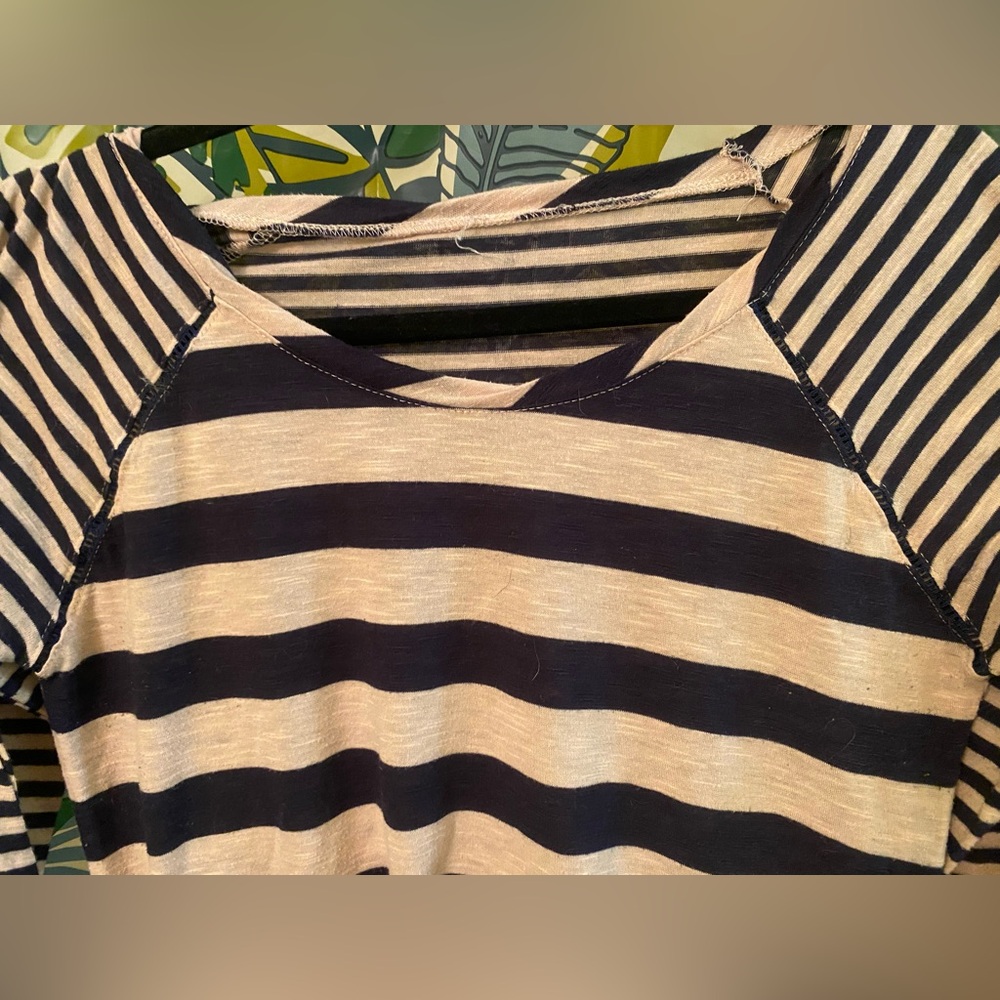 Striped Top〰️ - Picture 4 of 5